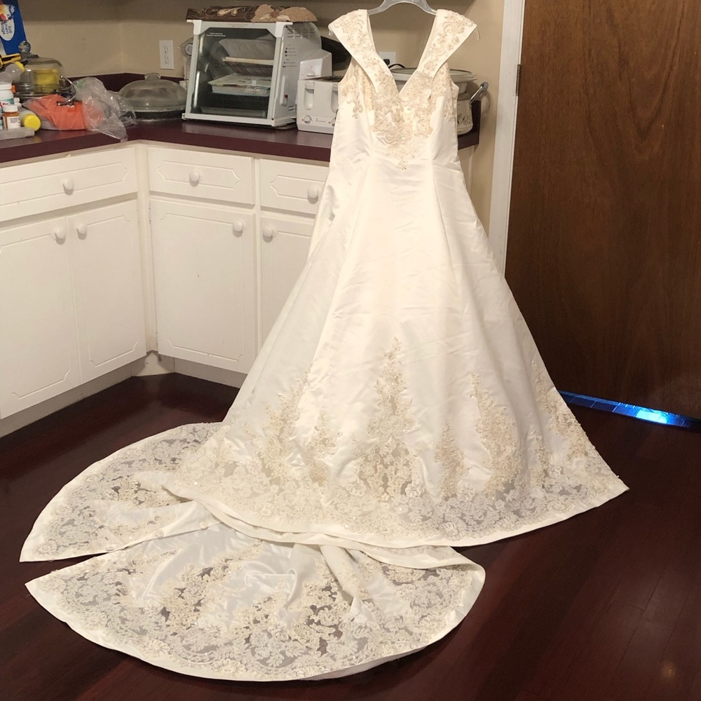 V neck Vintage wedding gown Embellished appliqués